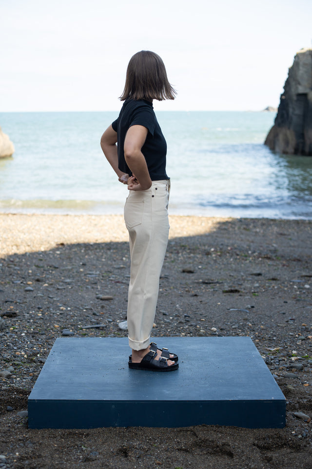 The Eira - Straight Fit - Ecru One Wash.